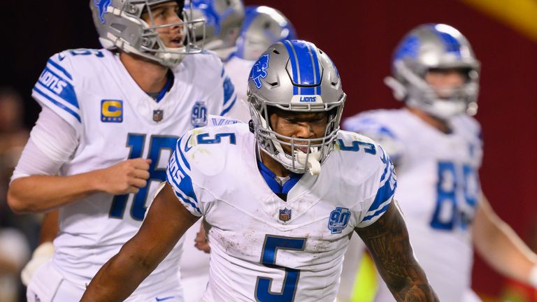 David Montgomery powers through the hole for the game winning touchdown for the Detroit Lions over the Kansas City Chiefs.