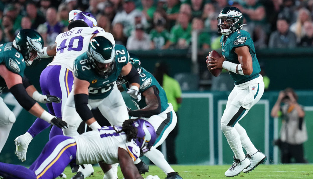 Eagles improve to 2-0 with win over Vikings, behind NFL's best offensive line