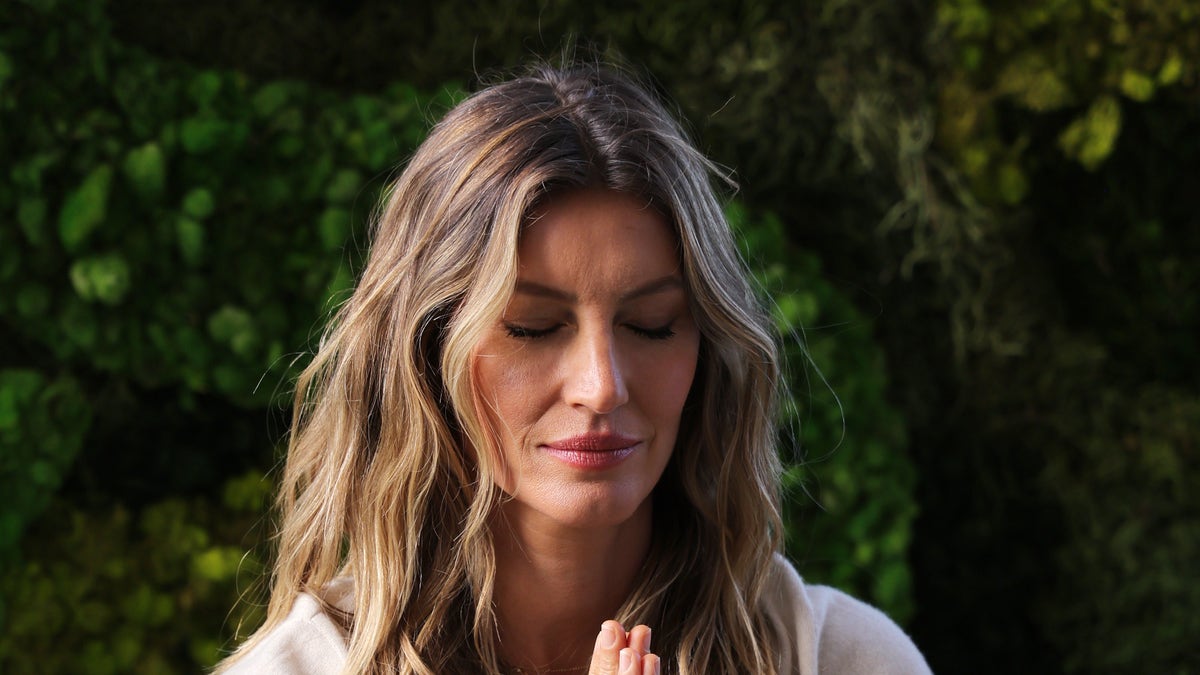 gisele bundchen meditating