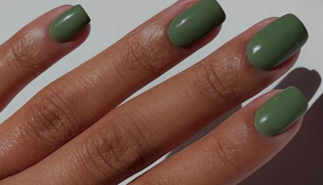 I'm Calling It: This Shade of Green Is Autumn's Most-Elevated Nail Trend