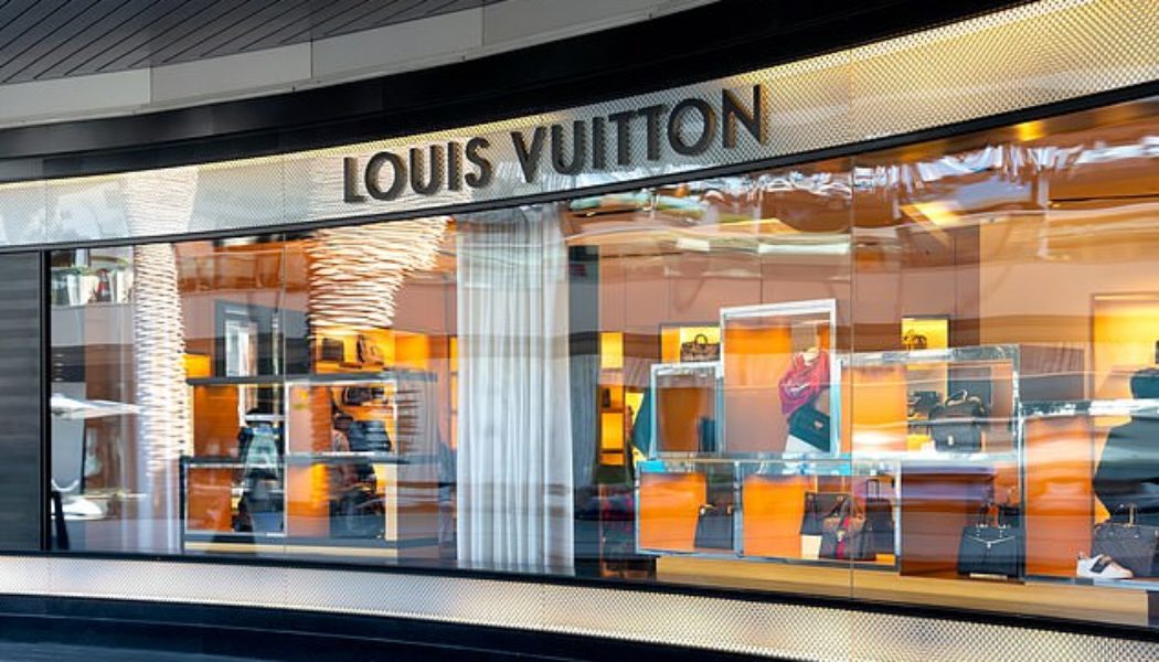 Luxury fashion brands outperform high street counterparts