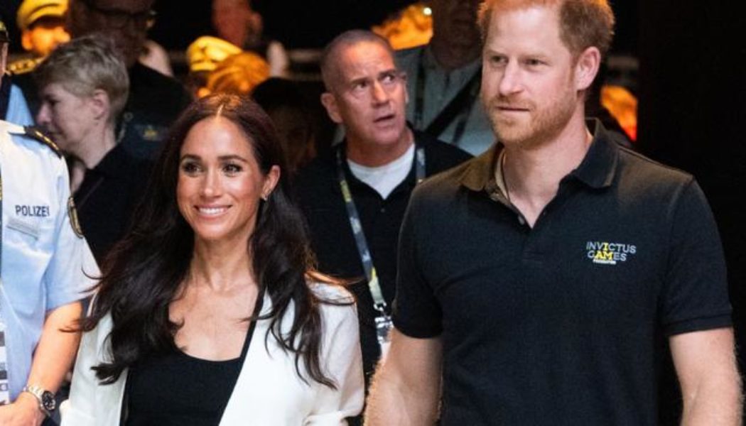 Meghan Markle Just Wore the Classic Flat Shoes French Women Made Famous