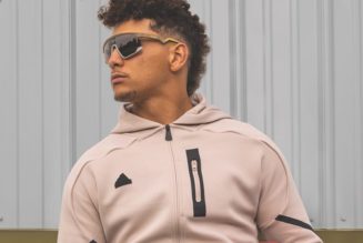 Oakley and Patrick Mahomes Launch New Signature Series Featuring the BXTR and Resistor Models