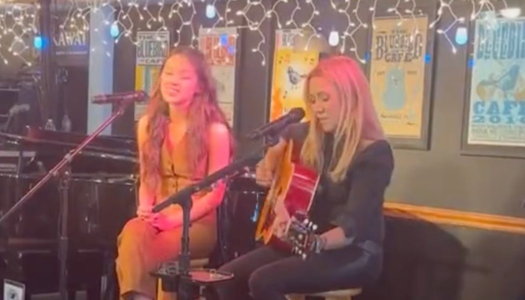 Olivia Rodrigo and Sheryl Crow sing "If It Makes You Happy" at Bluebird Cafe