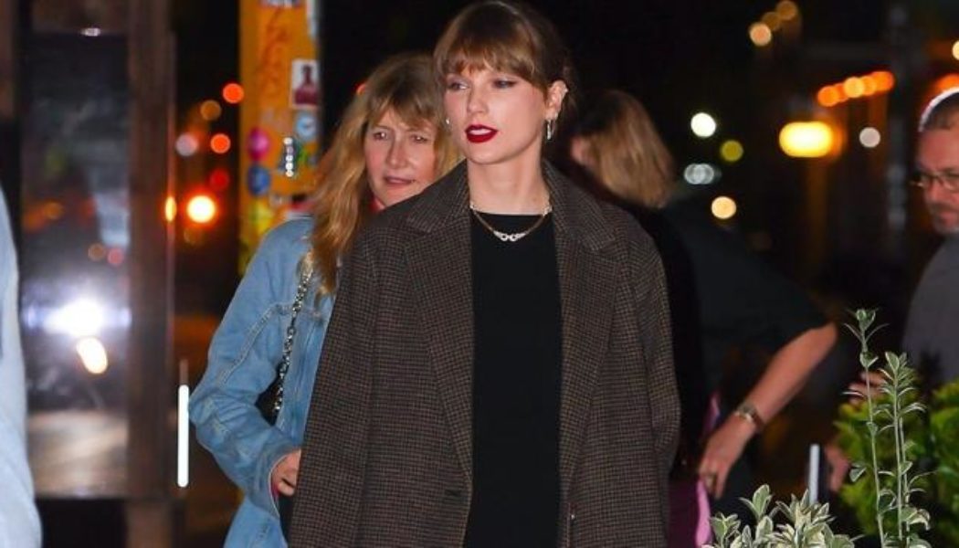 Taylor Swift Just Wore the #1 Dress-and-Boots Pairing For Autumn