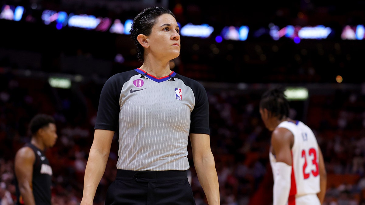 Che Flores officiates during an NBA game