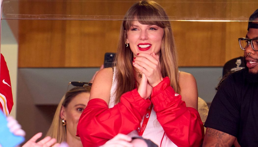 Eagles' Darius Slay pleads with Taylor Swift not to attend Super Bowl rematch against Chiefs