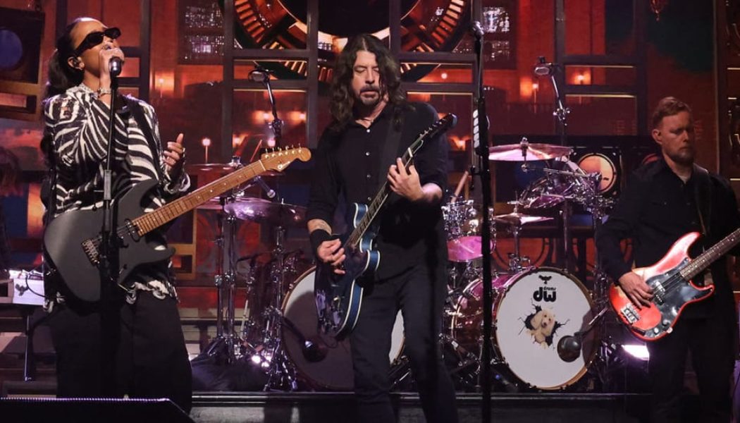 Foo Fighters Bring H.E.R. Out for Electric 'Saturday Night Live' Performance