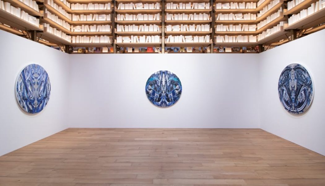 Meguru Yamaguchi Mounts New Abstract Paintings Against 200,000 Books in Tokyo