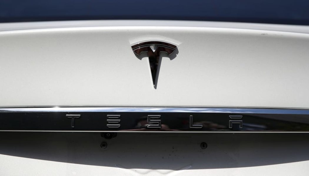 Tesla’s New ‘Driver Drowsiness Warning’ Detects Yawns and Closed Eyes