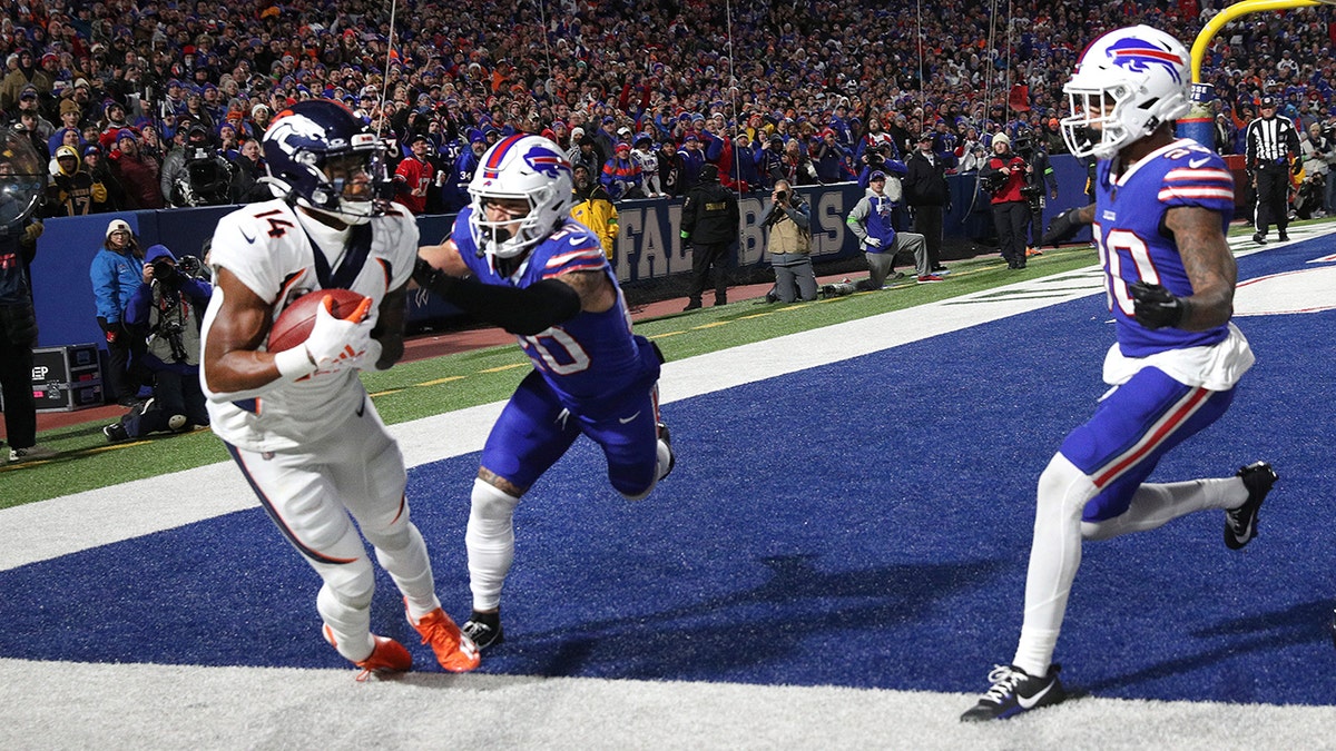 Courtland Sutton catches touchdown