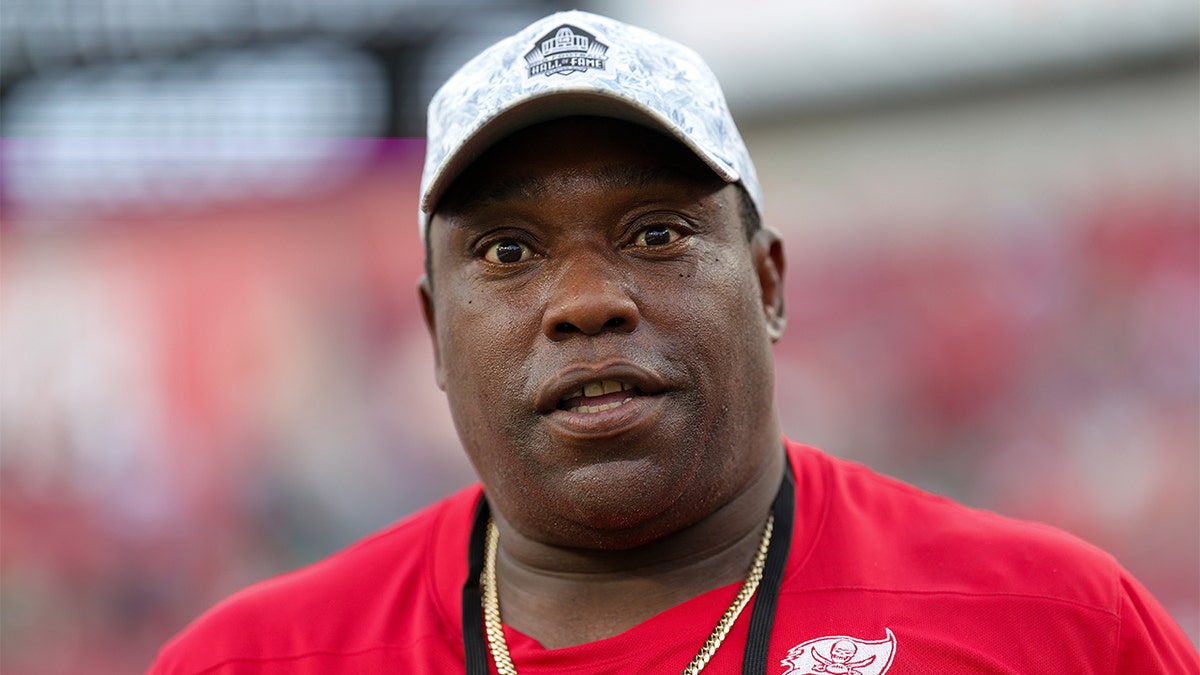 Warren Sapp attends a Bucs game