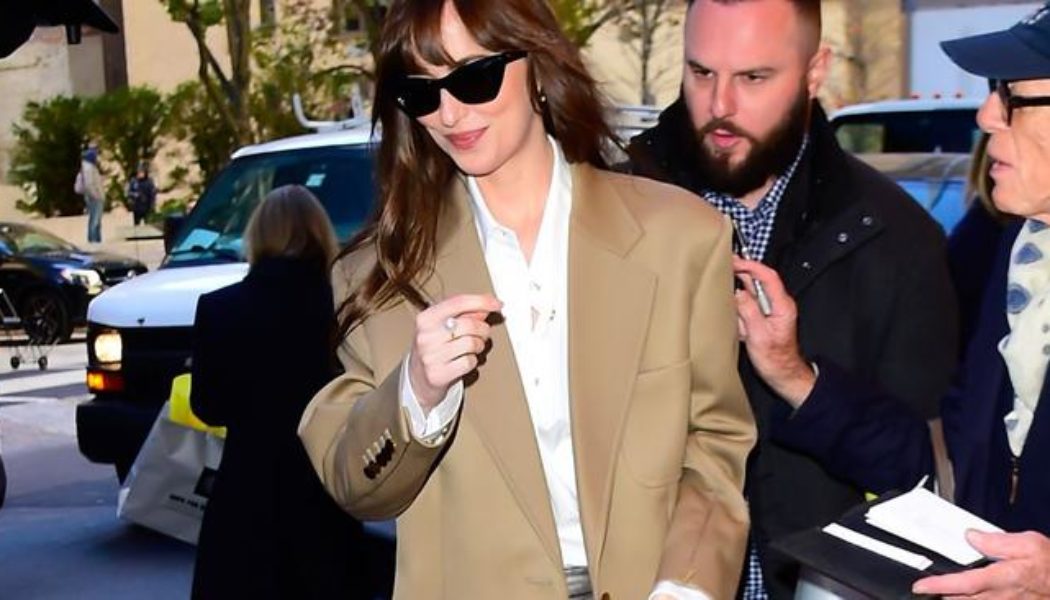 I’ve Studied Dakota Johnson’s Winter Capsule—5 Simple Pieces She Wears on Repeat