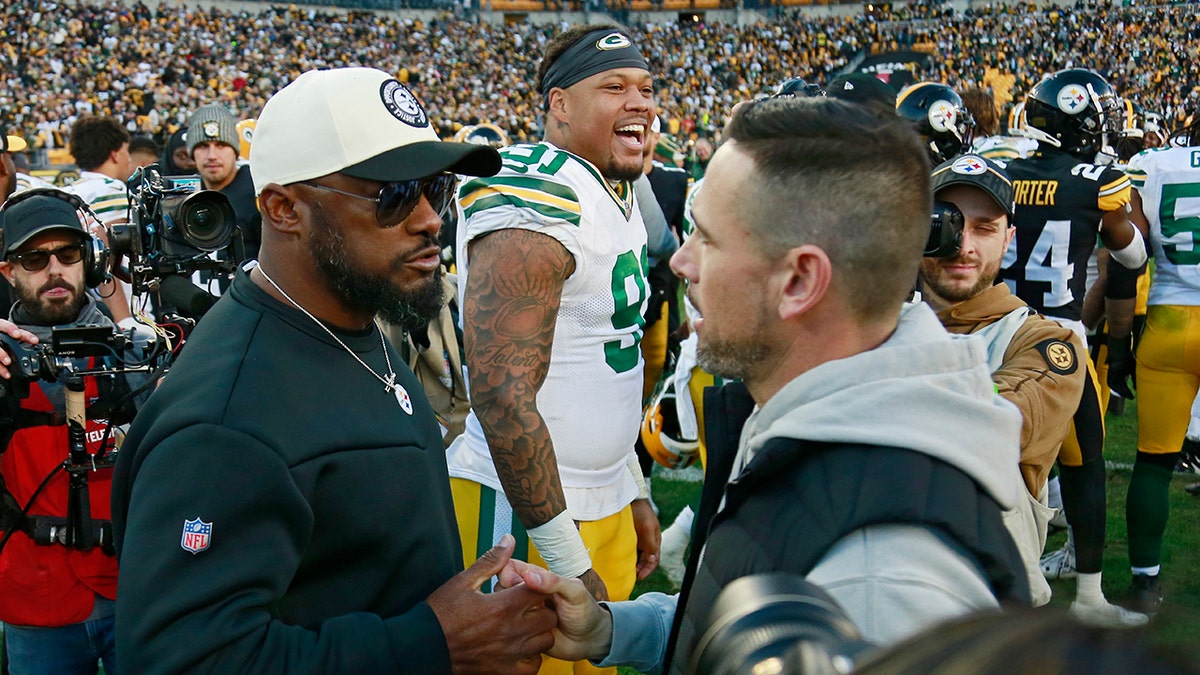 Mike Tomlin and Mike LaFleur shake hands