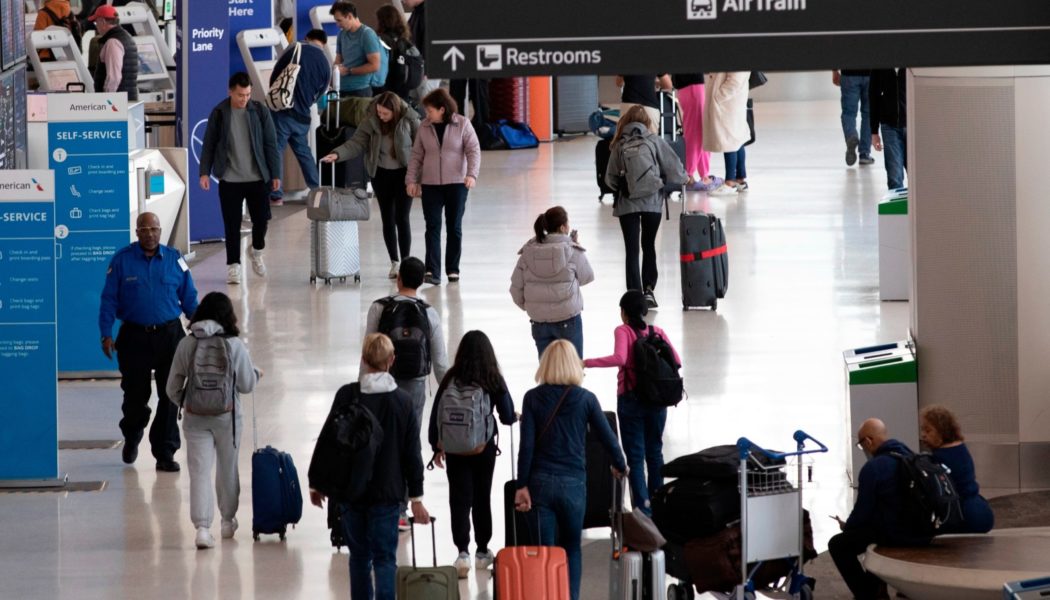 Thanksgiving travel: TSA breaks record for highest number of daily passengers