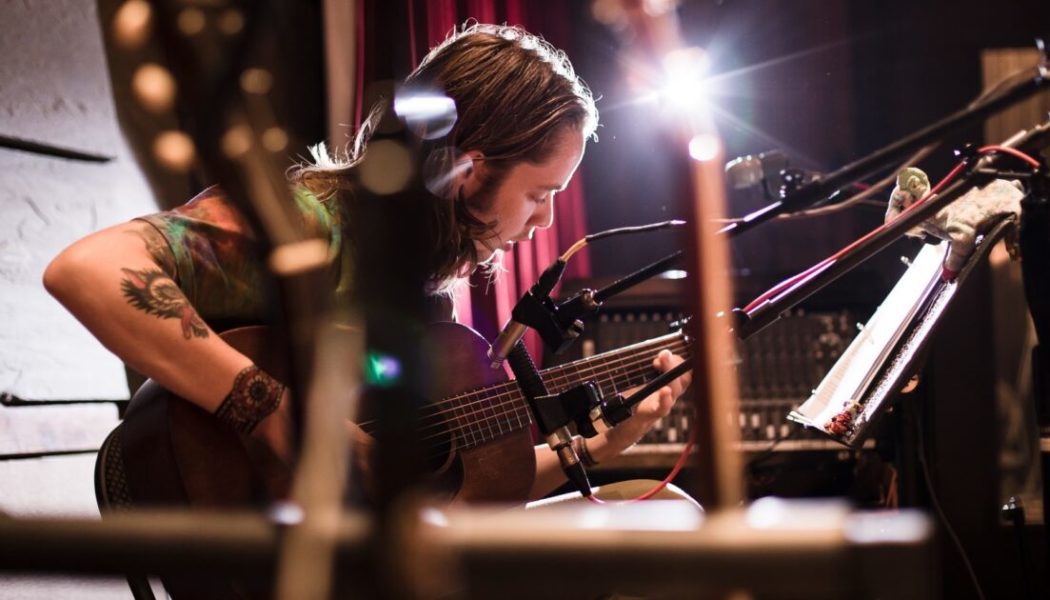 Billy Strings Teases New Music On Reprise Records [Update]