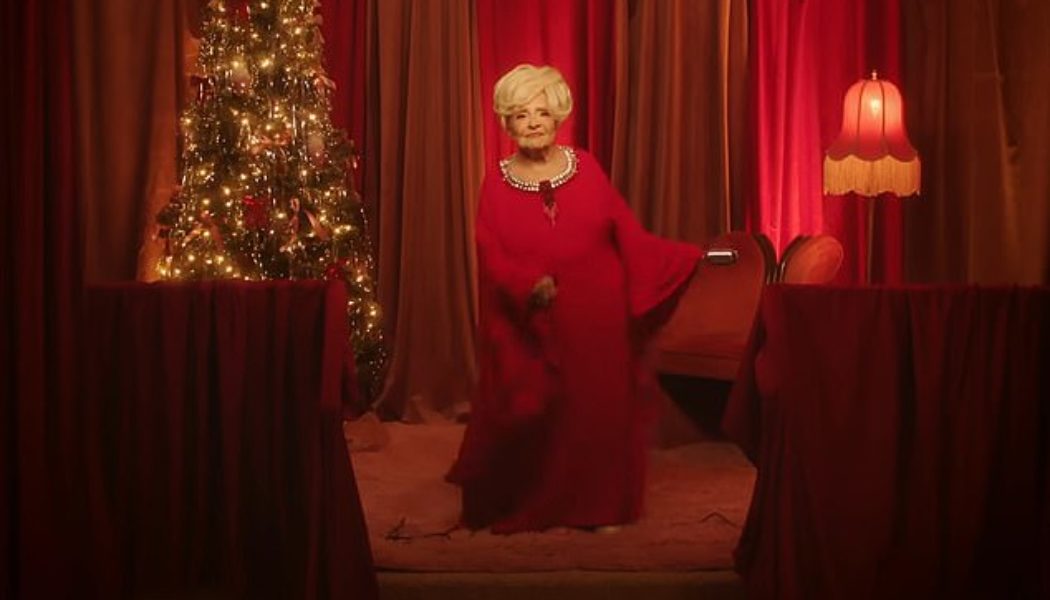 Brenda Lee's Rockin' Around the Christmas Tree hits #1 for first time