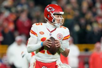 Chiefs fall to Packers in stunning fashion as game ends in controversy