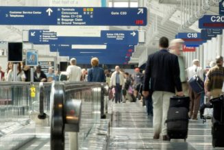 Christmas chaos: Dozens of flights canceled out of both Chicago airports due to dense fog