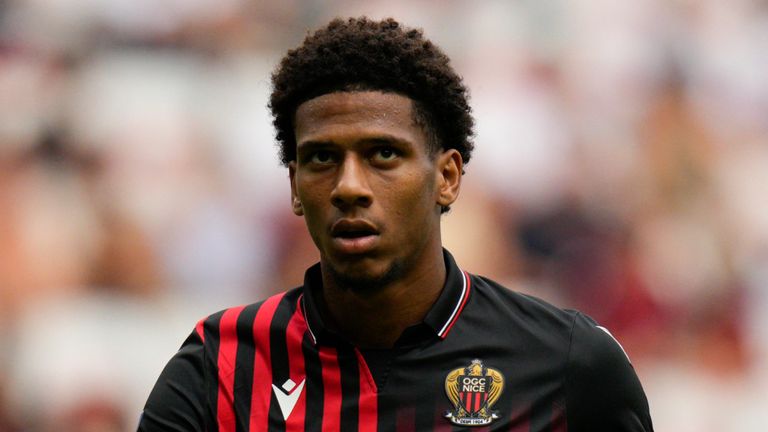 Nice&#39;s Jean-Clair Todibo gets into position during the French League One soccer match between Nice and Strasbourg at the Allianz Riviera stadium in Nice, southern France, Sunday, Aug. 14, 2022. (AP Photo/Daniel Cole)