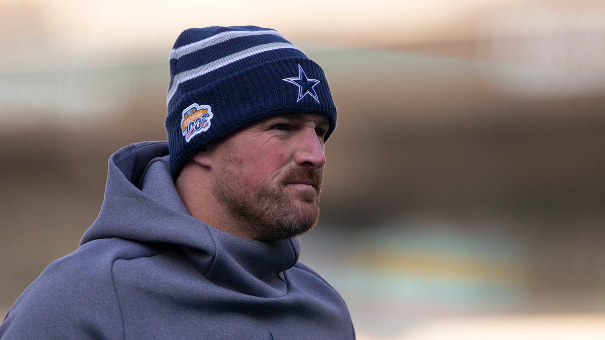 Jason Witten looks on field