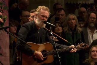 Glen Hansard and Lisa O’Neill cover "Fairytale of New York" at Shane MacGowan's funeral