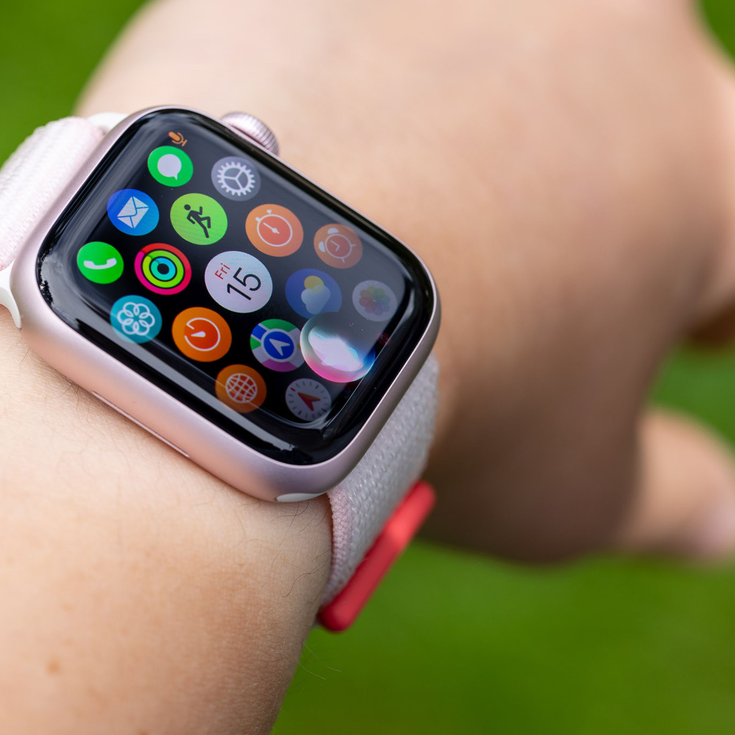 Apple Watch Series 9 will Siri pulled up