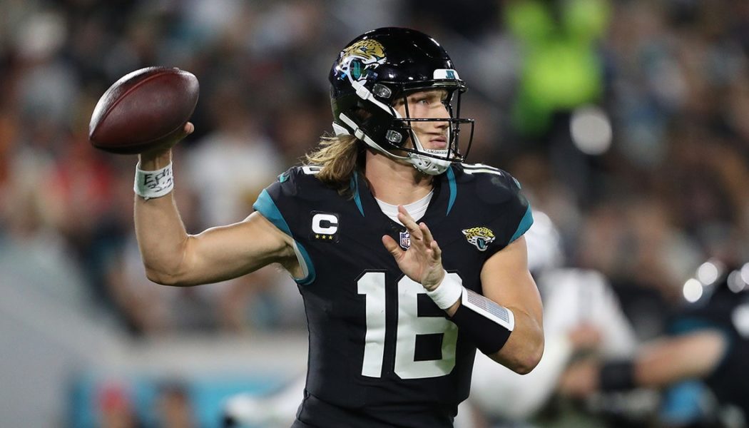 Jaguars' Trevor Lawrence suffers ankle injury, needs help from trainers to get off field vs Bengals