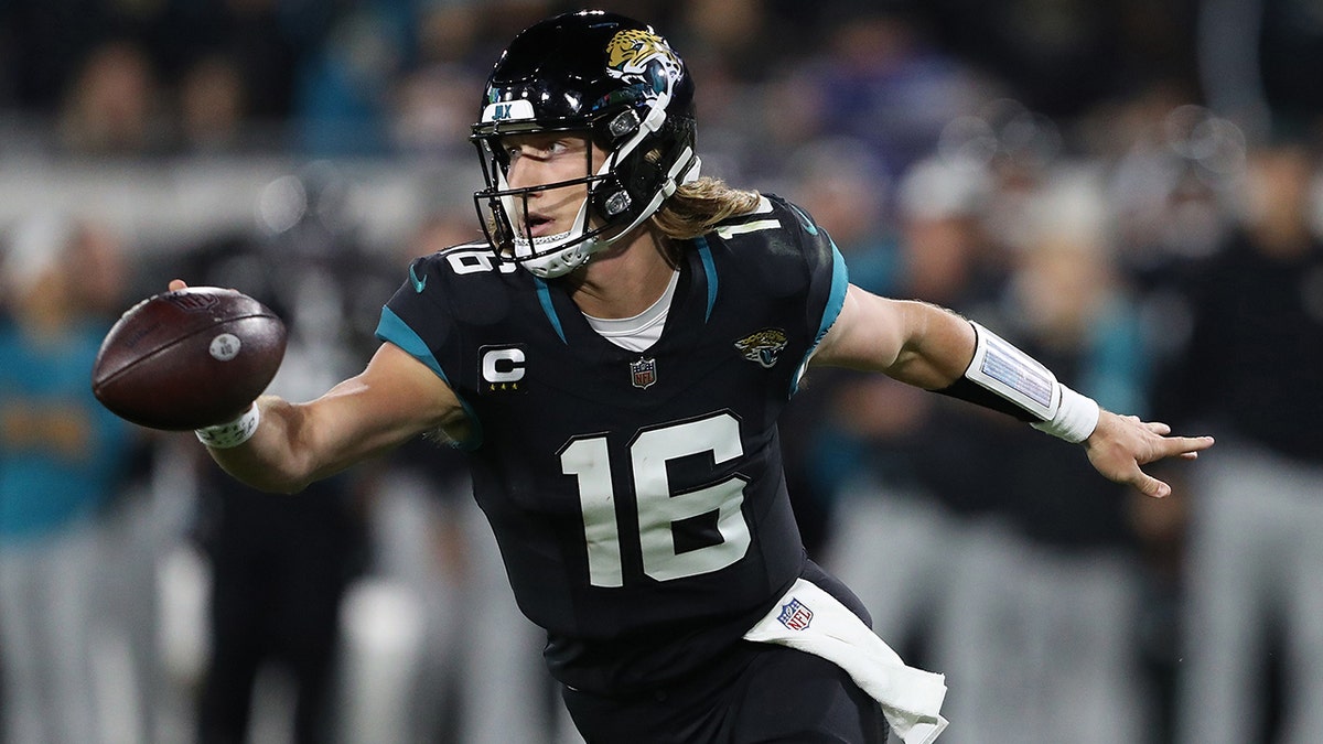 Trevor Lawrence pitches ball