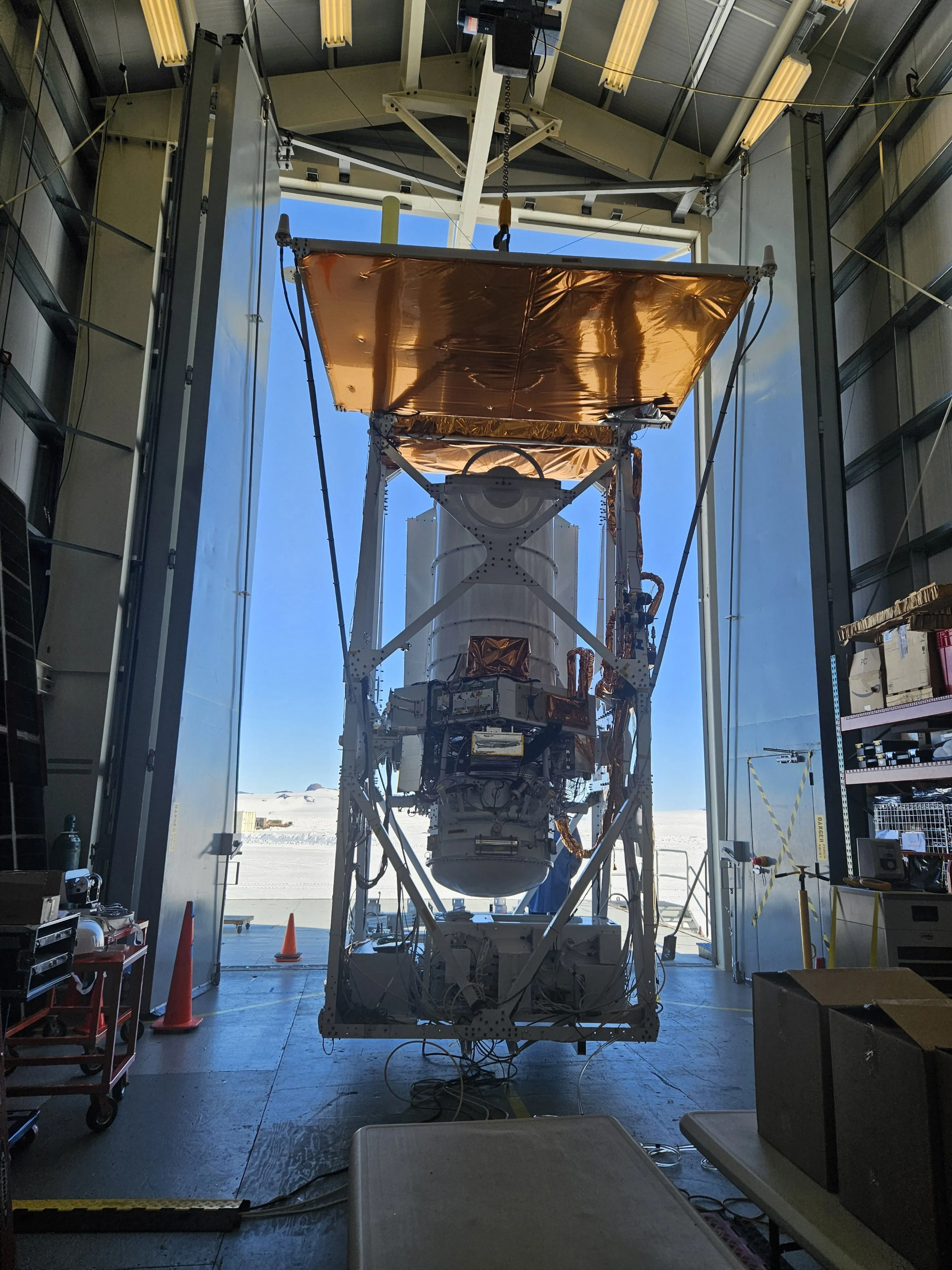 A picture of the GUSTO telescope.