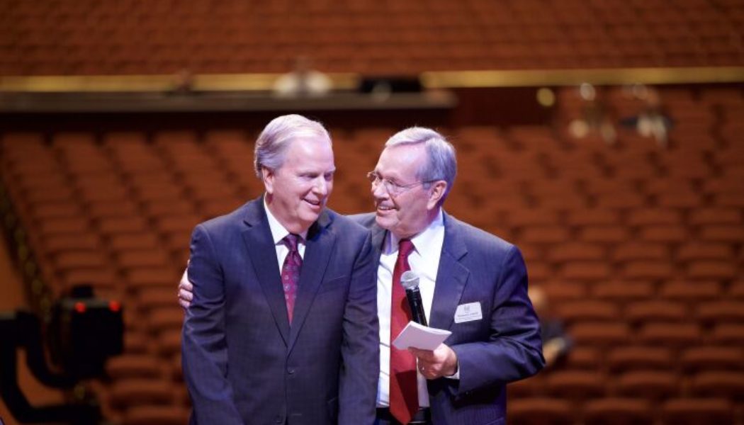 Voice of ‘Music & the Spoken Word’ Lloyd Newell announces end of Tabernacle Choir service