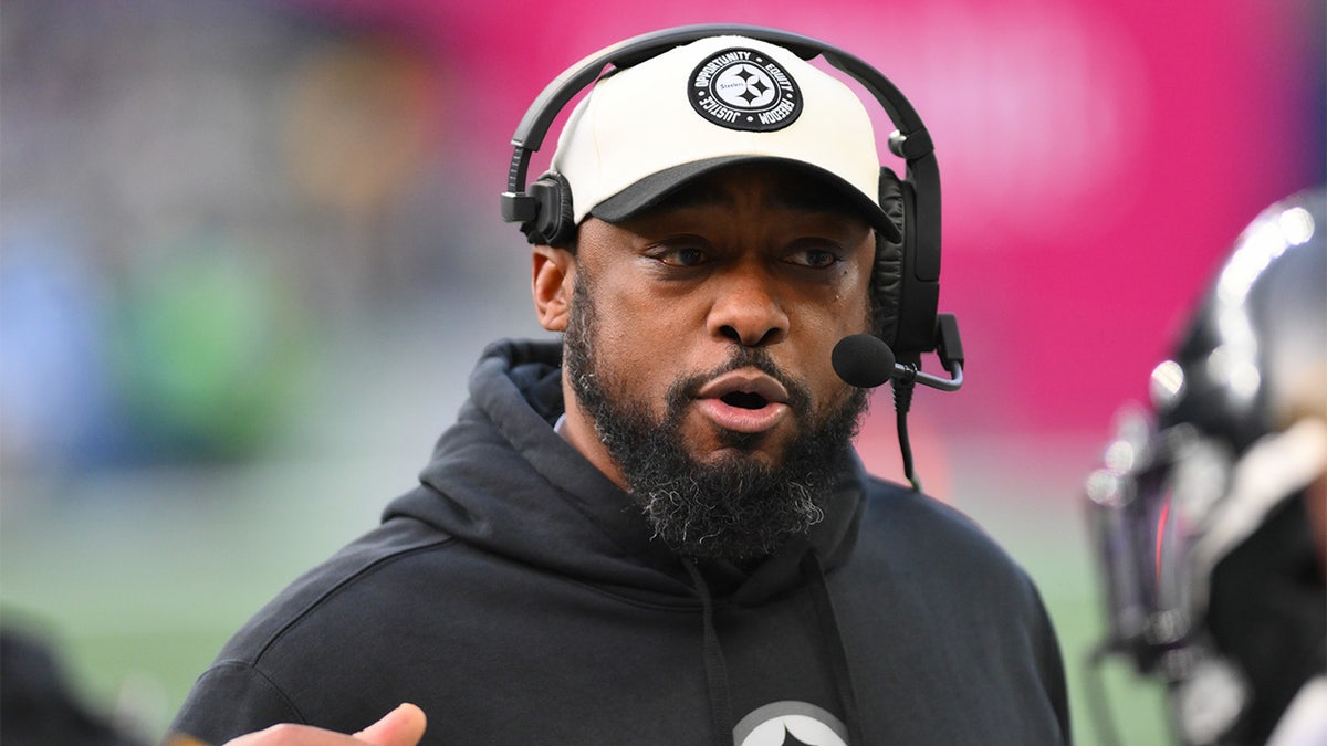 Mike Tomlin coaches against Seattle