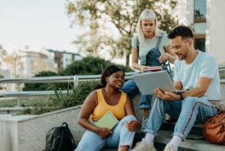 Four ways to give healthy living advice to college students