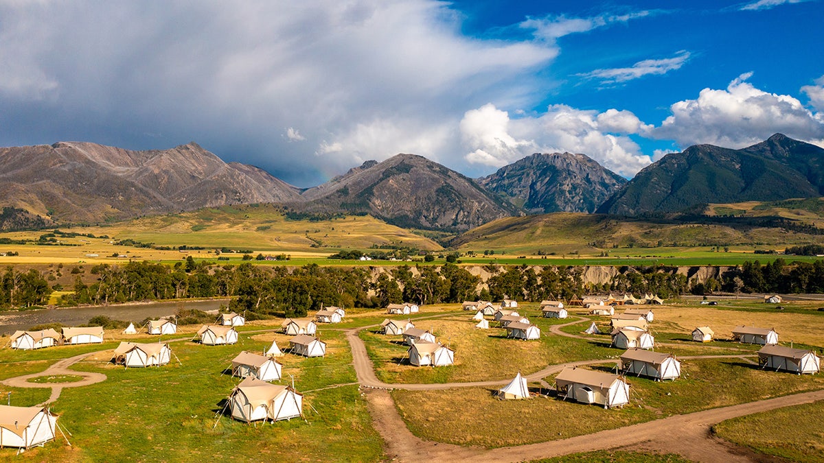 yellowstone under canvas resort