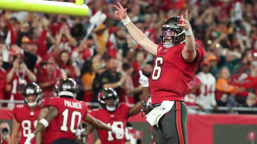 Baker Mayfield celebrates