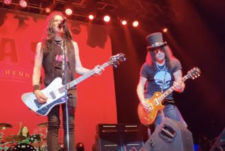 Slash and The Conspirators perform Guns N' Roses song that GN'R have never played live