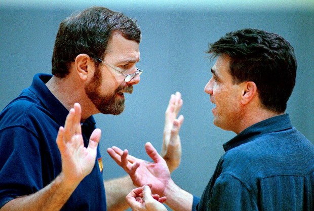 Bud Geracie and P.J. Carlesimo, at Warriors practice in 1997. (Photo by Brad Mangin)