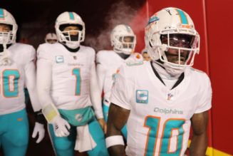 Tyreek Hill brings Dolphins back within 10-7