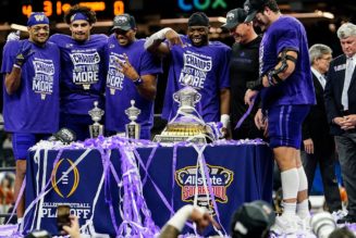 Washington players get into heated confrontation with Texas fans after Sugar Bowl win