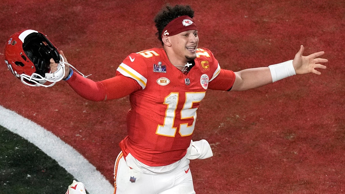 Patrick Mahomes celebrates