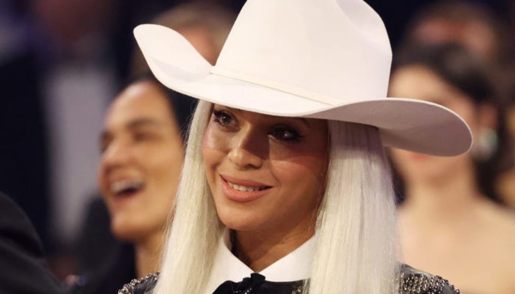 An Oklahoma radio station refused to play Beyoncé's new country single until fans fought back. Here's why the country music industry keeps excluding the singer.