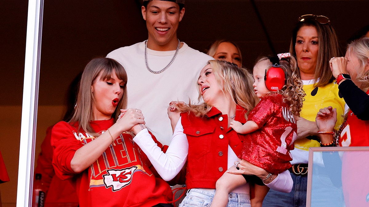 Taylor Swift and Brittany Mahomes handshake