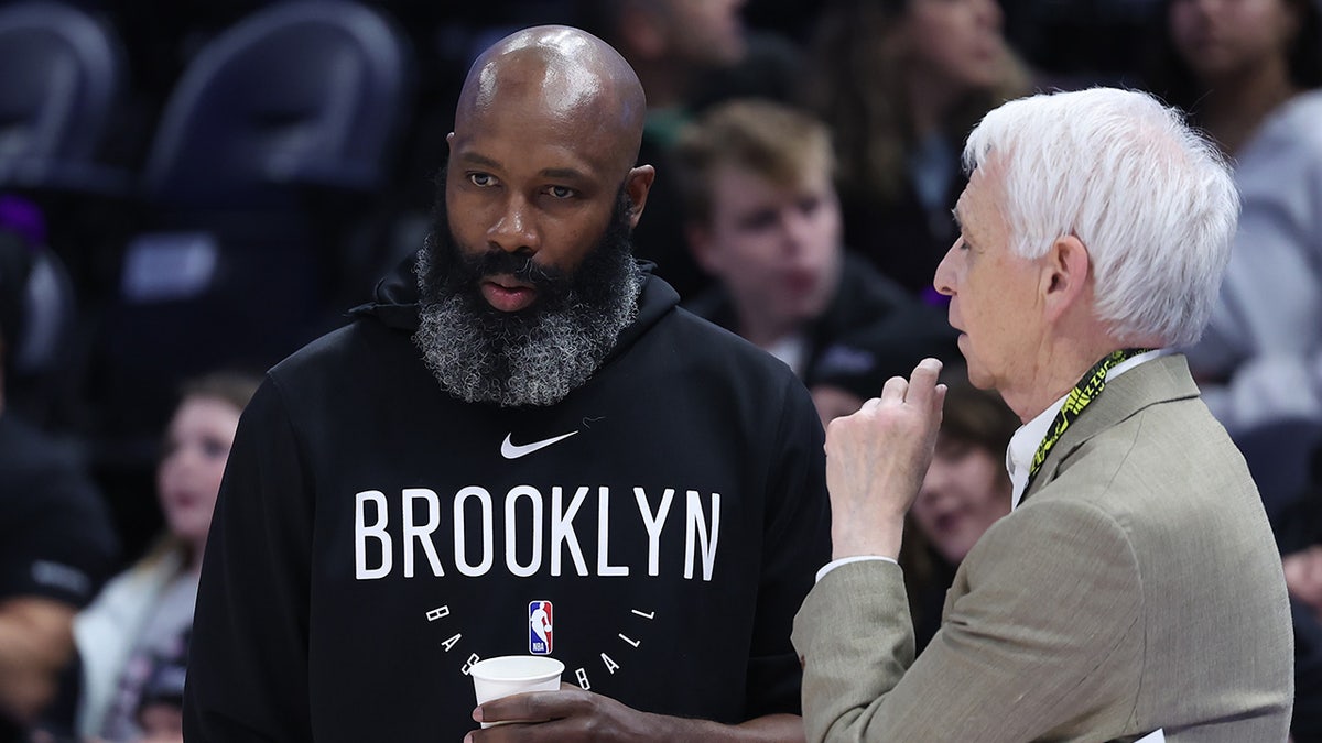 Jacque Vaughn and Gordon Chiesa