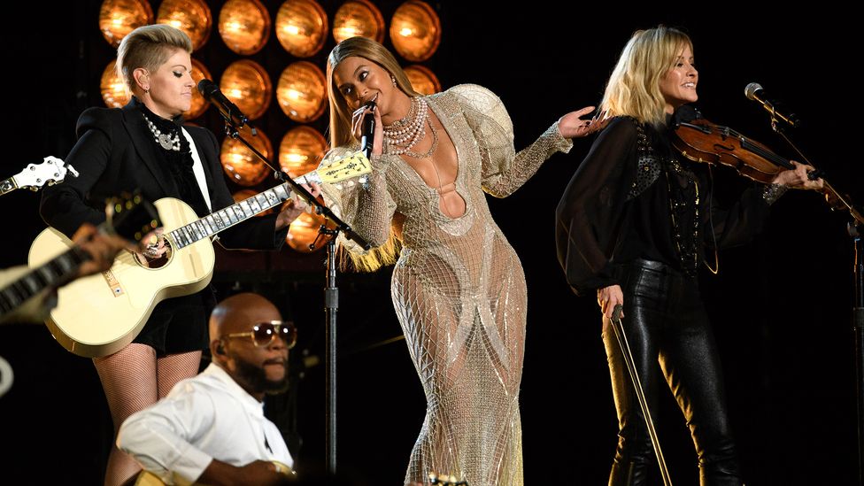 Beyoncé performed her 2016 song Daddy Lessons at the CMA Awards with The Chicks (Credit: Getty Images)