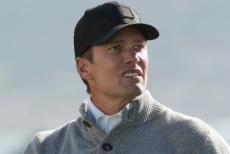 Tom Brady offers simple explanation for errant tee shot at Pebble Beach Pro-Am