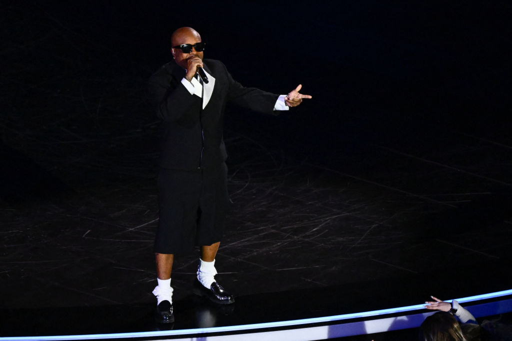 X Clowns Jermaine Dupri's Super Bowl Halftime Performance Outfit