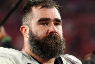 Eagles' Jason Kelce announces retirement from NFL