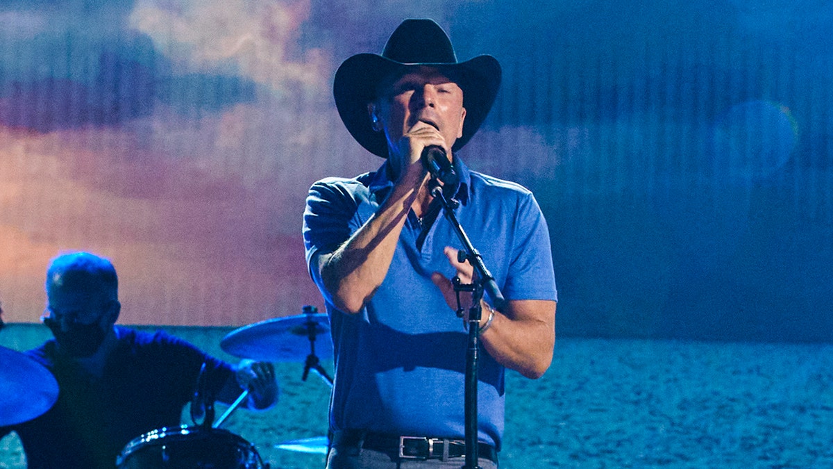 Kenny Chesney sings