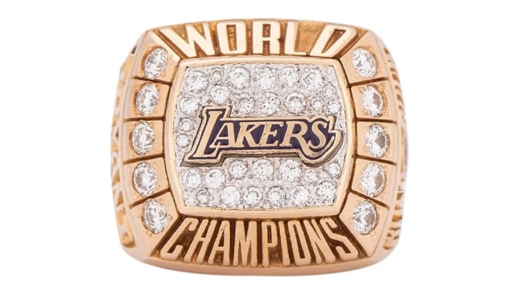 Kobe Bryant’s 2000 Lakers Championship Ring Is Up for Auction