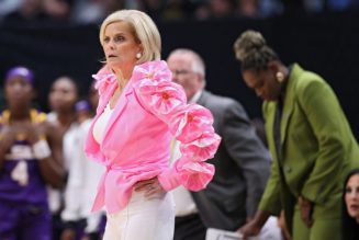 LSU Tigers coach Kim Mulkey 'ejected' during Savannah Bananas game